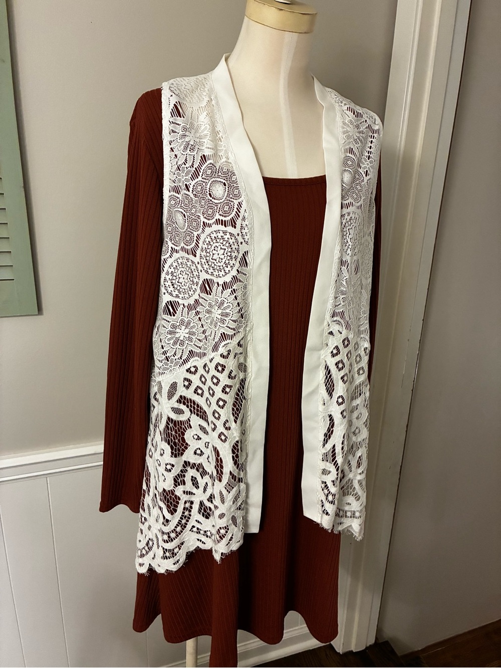Christopher & Banks White Lace Vest With Floral Detail